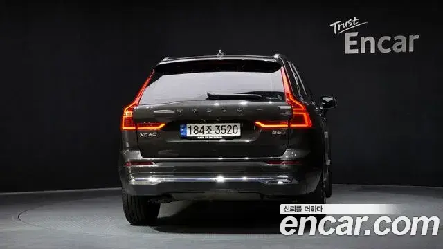 Volvo XC60 2022 — Photo 4/20
