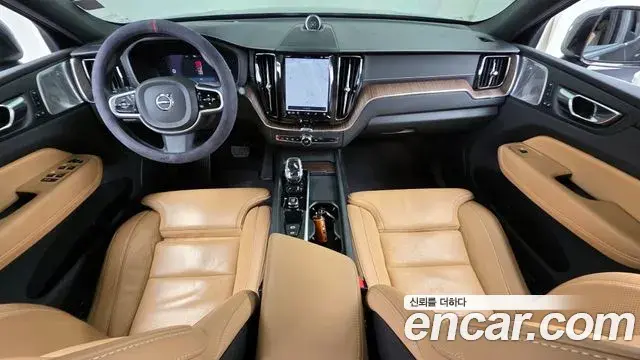 Volvo XC60 2022 — Photo 7/20