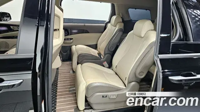 Kia Carnival 2021 — Photo 11/20