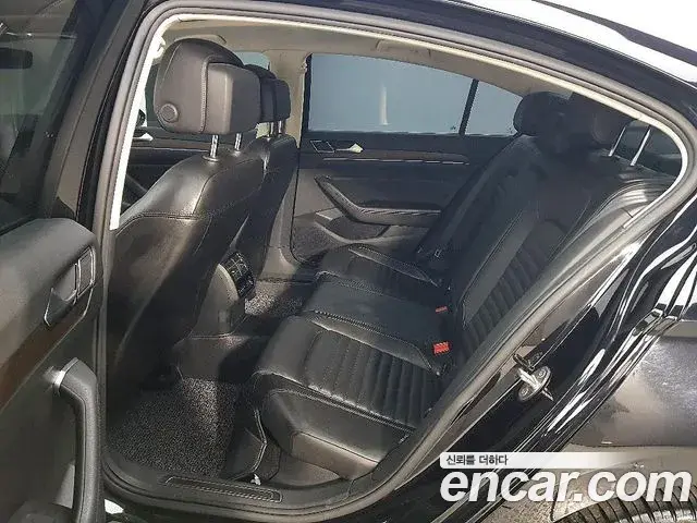 Volkswagen Passat GT 2018 — Şəkil 16/20