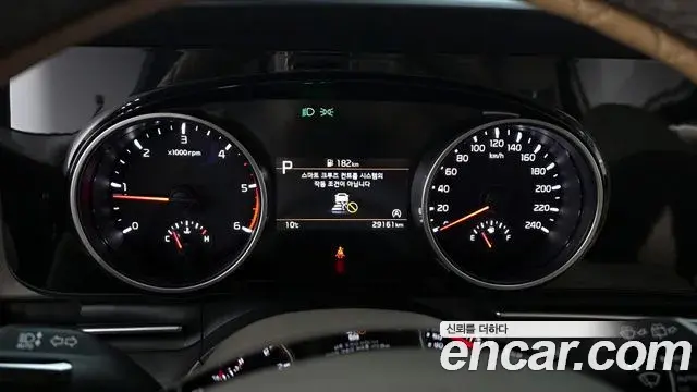 Kia Carnival 2021 — Photo 8/20
