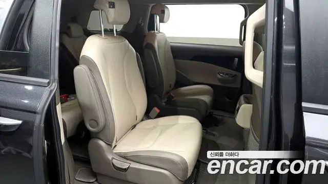 Kia Carnival 2021 — Photo 12/20