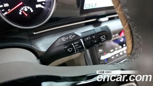 Kia Carnival 2021 — Photo 18/20