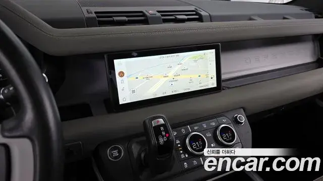 Land Rover Defender 2021 — Photo 14/20