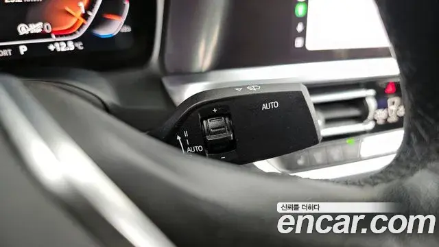 BMW 3 Series 2019 — Şəkil 33/35