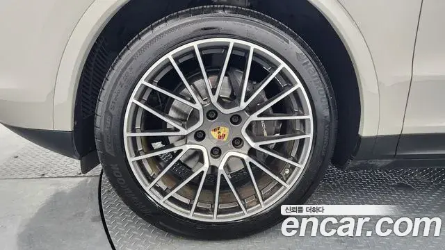 Porsche Cayenne 2021 — Şəkil 30/40