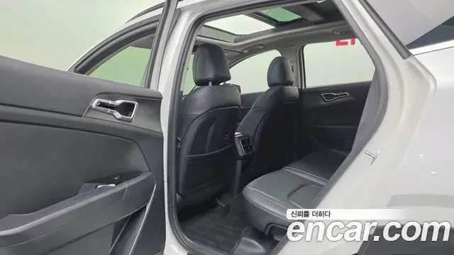 Kia Sportage 2023 — Фото 18/20