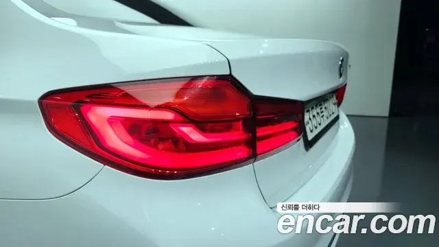 BMW 5 Series 2020 — Şəkil 10/33