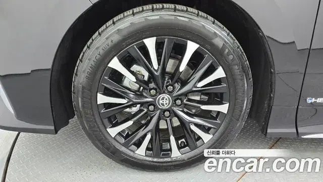 Toyota Alphard 2024 — Photo 5/20