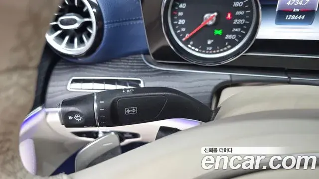 Mercedes-Benz E-Class 2018 — Şəkil 8/36
