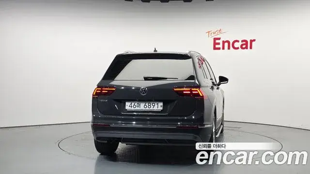 Volkswagen Tiguan 2018 — Şəkil 20/33