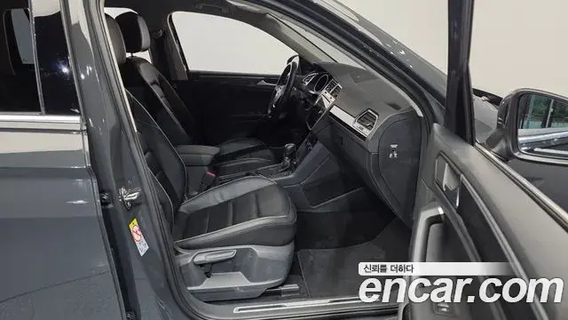 Volkswagen Tiguan 2018 — Şəkil 16/33