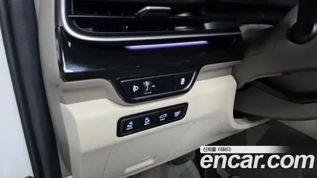 Kia Carnival 2024 — ფოტო 6/20
