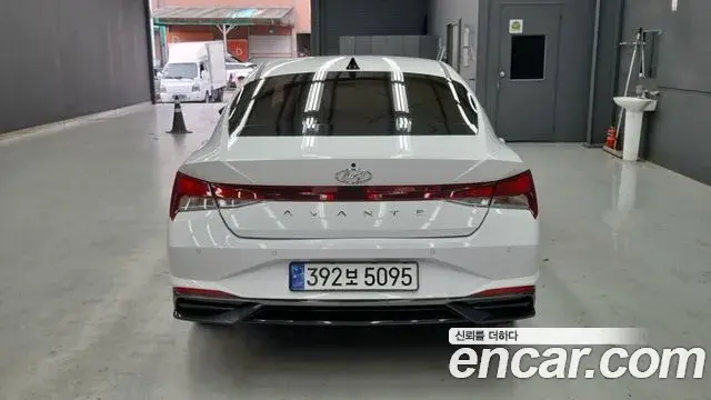 Hyundai The New Avante Hybrid 2022 — ფოტო 17/18