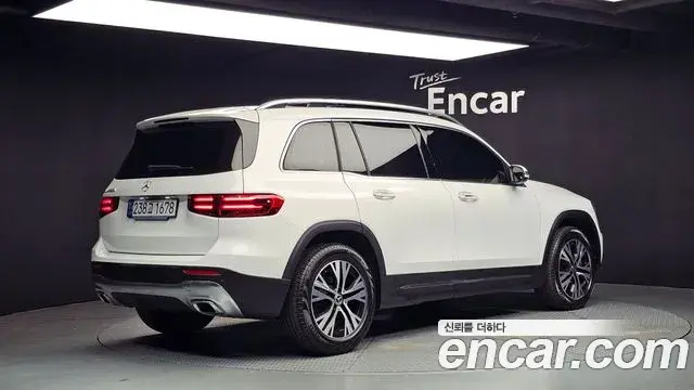 Mercedes-Benz GLB-Class 2024 — Photo 2/20
