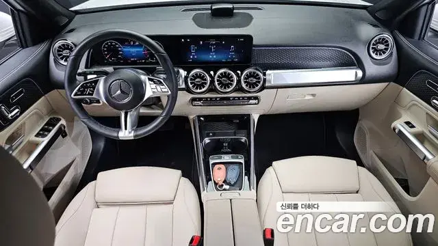 Mercedes-Benz GLB-Class 2024 — Photo 7/20