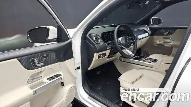 Mercedes-Benz GLB-Class 2024 — Photo 10/20