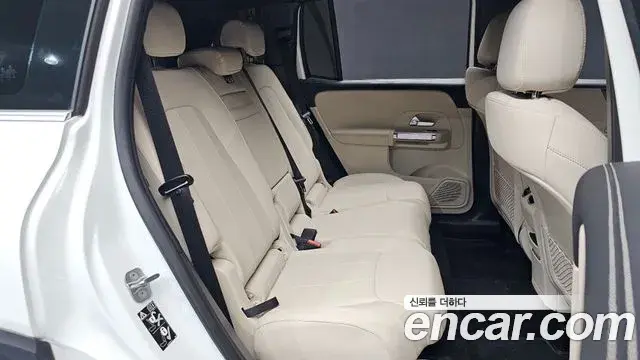 Mercedes-Benz GLB-Class 2024 — Photo 11/20