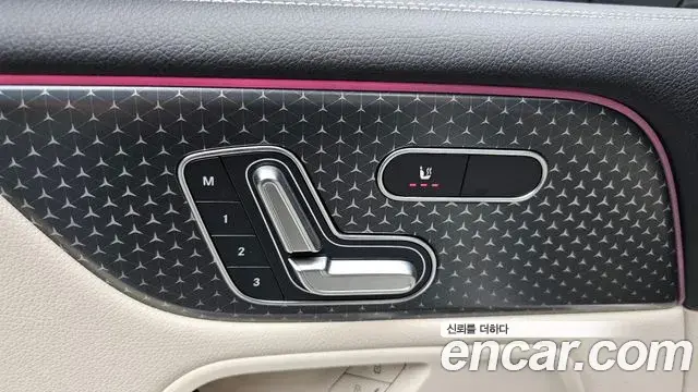 Mercedes-Benz GLB-Class 2024 — Photo 16/20