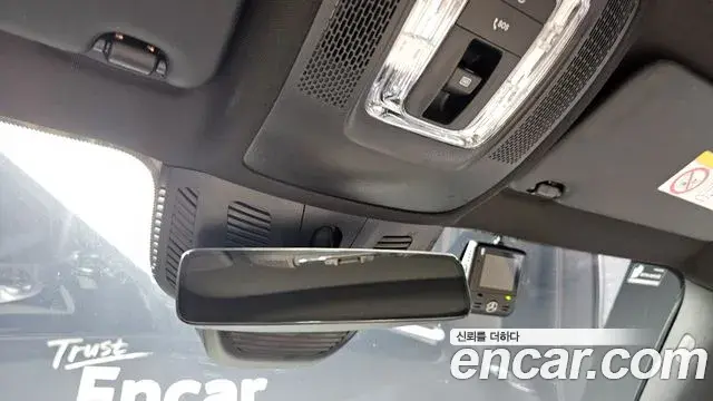 Mercedes-Benz GLB-Class 2024 — Photo 18/20