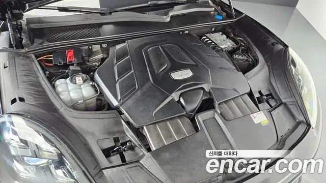 Porsche Cayenne 2023 — Photo 6/20