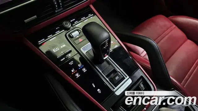 Porsche Cayenne 2023 — Photo 9/20