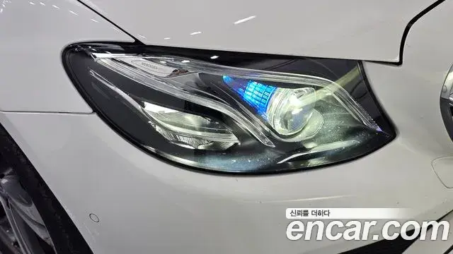 Mercedes-Benz E-Class 2019 — Photo 28/33