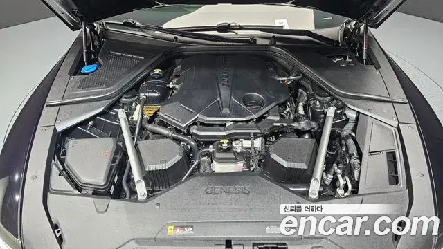 Genesis Electrified G80 2022 — Photo 6/20