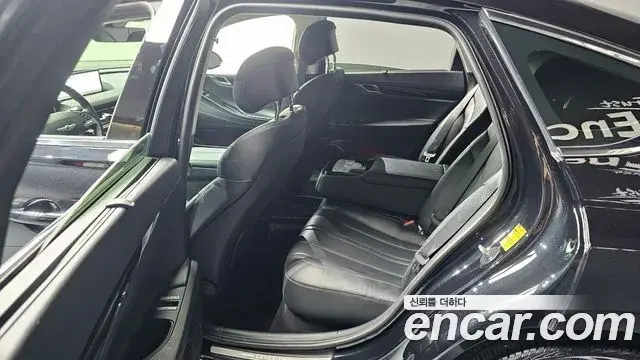 Genesis Electrified G80 2022 — Photo 11/20