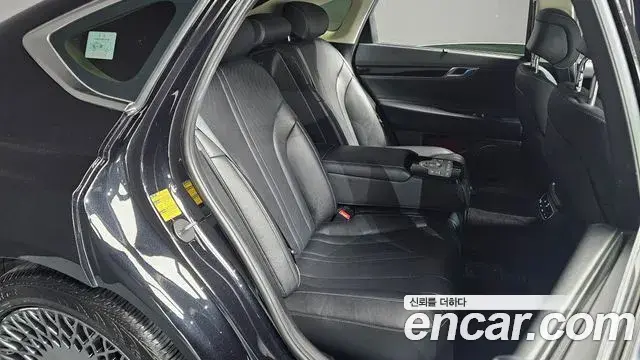 Genesis Electrified G80 2022 — Photo 12/20