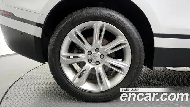 Land Rover Range Rover Velar 2018 — ფოტო 17/20