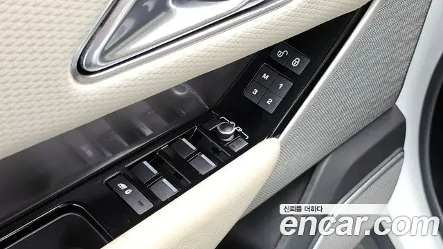 Land Rover Range Rover Velar 2018 — ფოტო 1/20