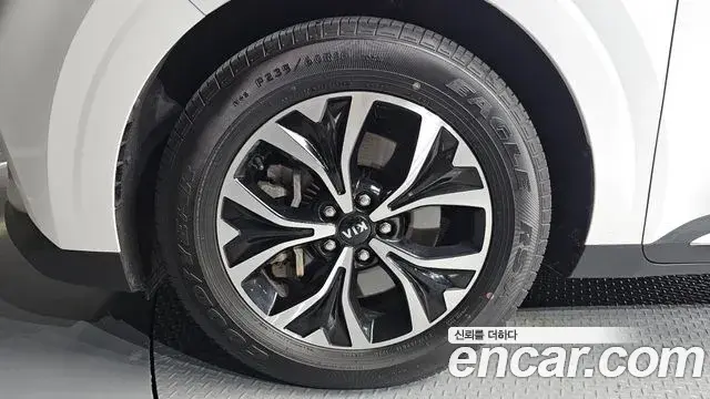 Kia Carnival 2021 — Photo 5/20