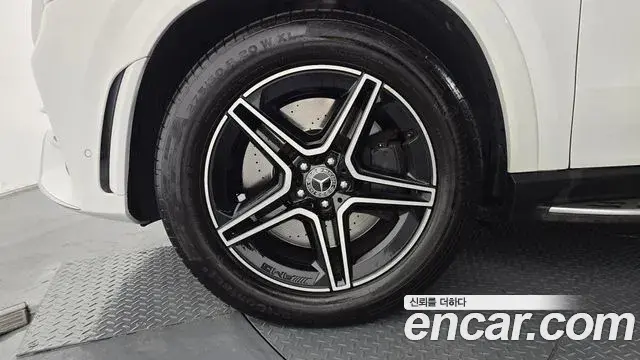 Mercedes-Benz GLE-Class 2021 — Photo 5/20