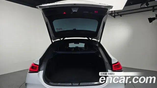 Mercedes-Benz GLE-Class 2021 — Photo 19/20