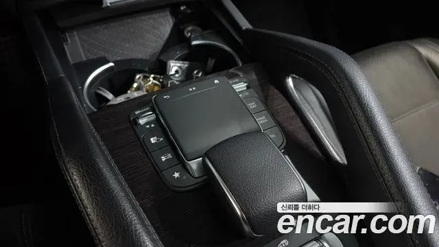 Mercedes-Benz GLE-Class 2021 — Photo 20/20