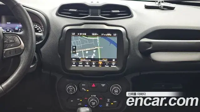 Jeep Renegade 2020 — ფოტო 21/32
