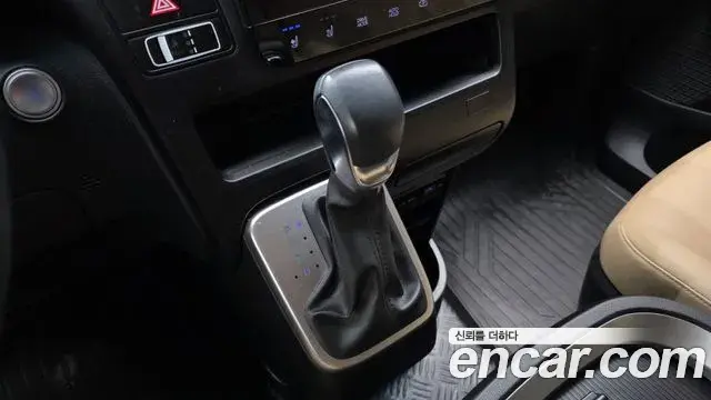 Hyundai Staria 2022 — Şəkil 25/31