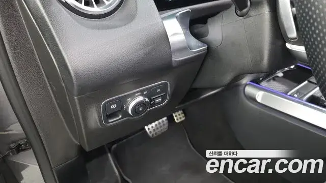 Mercedes-Benz GLB-Class 2021 — Photo 1/31