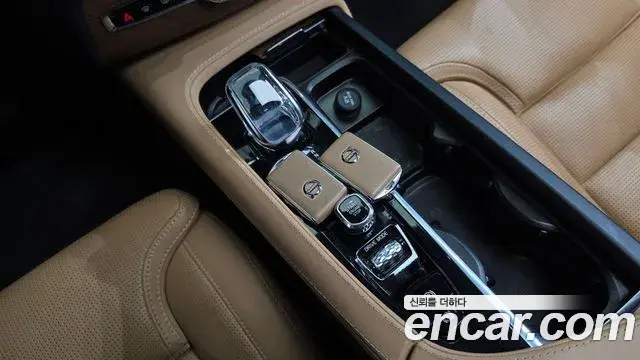 Volvo XC90 2020 — Photo 9/20