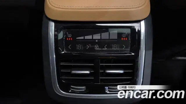 Volvo XC90 2020 — Photo 18/20