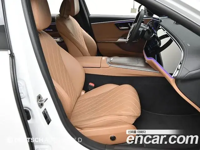 Mercedes-Benz E-Class 2024 — Photo 9/20
