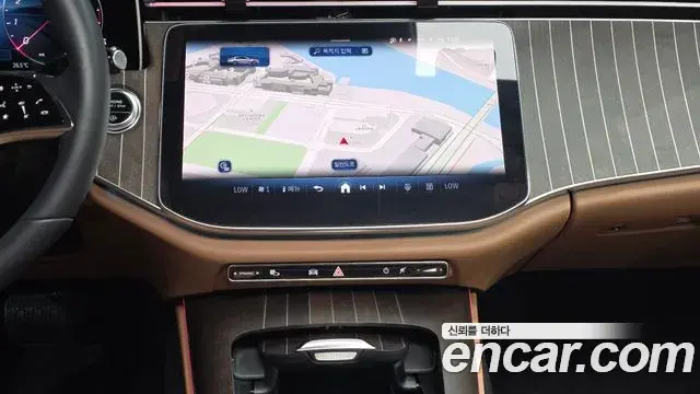 Mercedes-Benz E-Class 2024 — Photo 24/30
