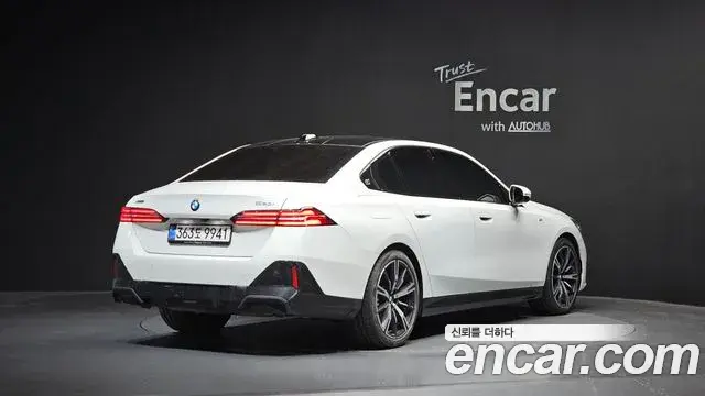 BMW 5 Series 2025 — Photo 2/20