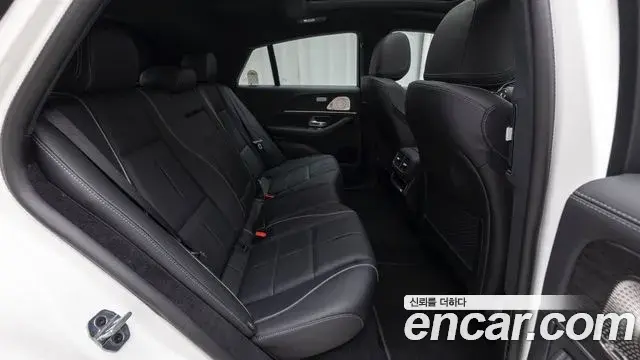 Mercedes-Benz GLE-Class 2025 — Photo 11/18
