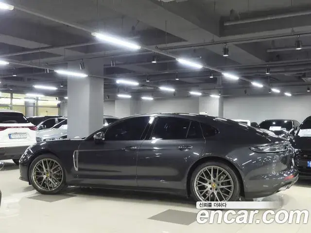 Porsche Panamera 2022 — Photo 1/16