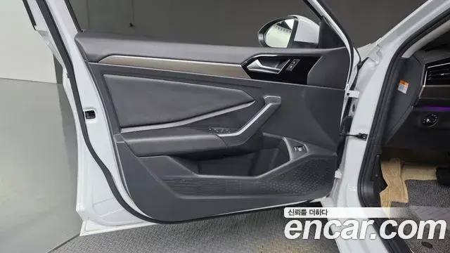 Volkswagen Jetta 2021 — Şəkil 28/33