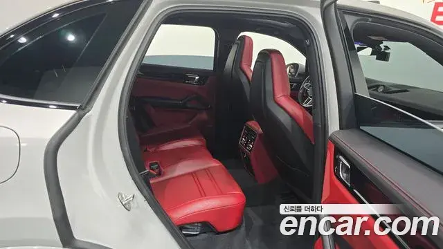 Porsche Cayenne 2021 — Photo 11/20