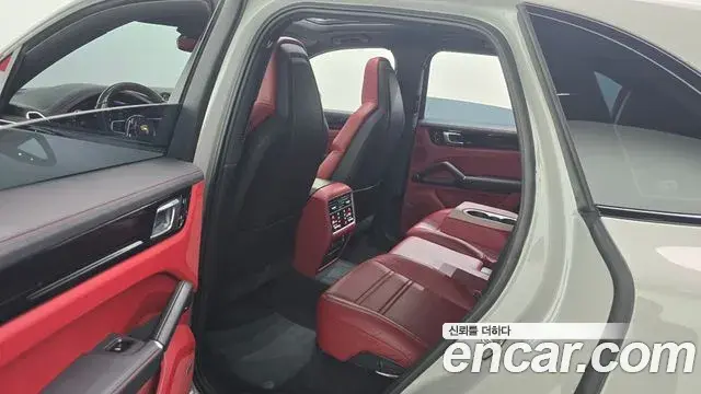 Porsche Cayenne 2021 — Photo 12/20