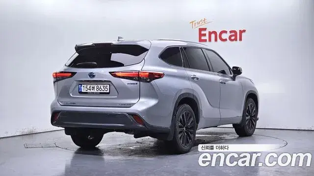 Toyota Highlander 2023 — Photo 2/20